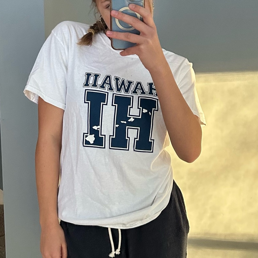 white hawaii tee